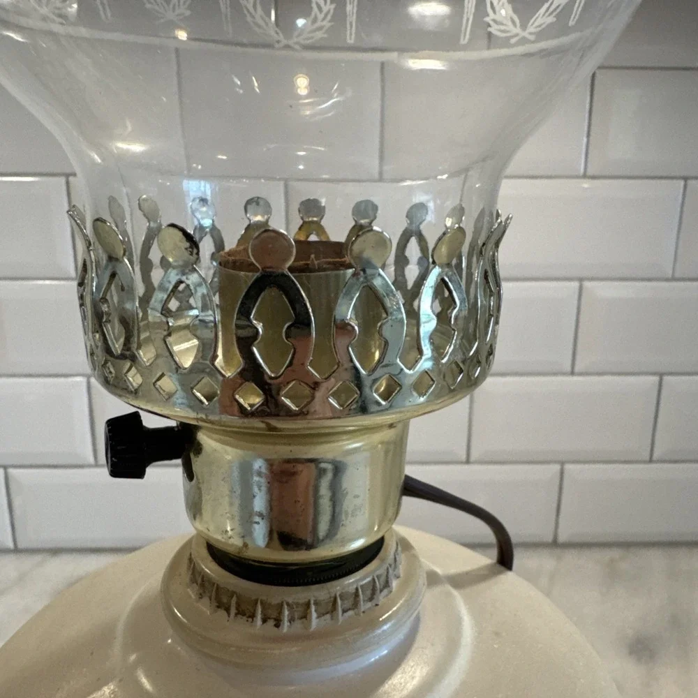Vintage P&A Mfg‎ Co Waterbury Coral Red Oil Kerosene Lamp Sailboats Nautical